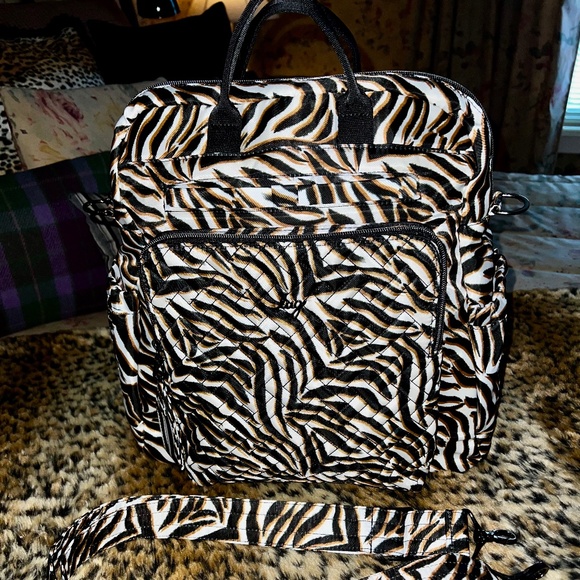Lug - Sonata Convertible Tote    NWOT'S     Zebra Sand - Picture 5 of 15